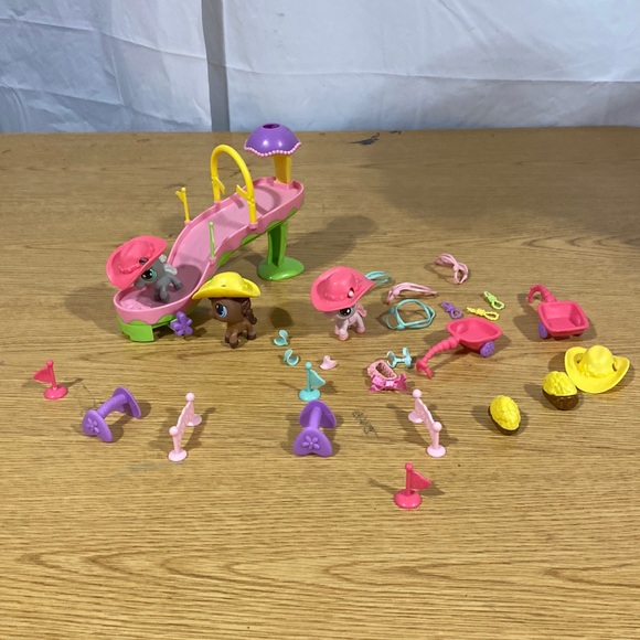 Littlest Pet Shop Cowboy Pink and Yellow Playset with Pets - Picture 2 of 5